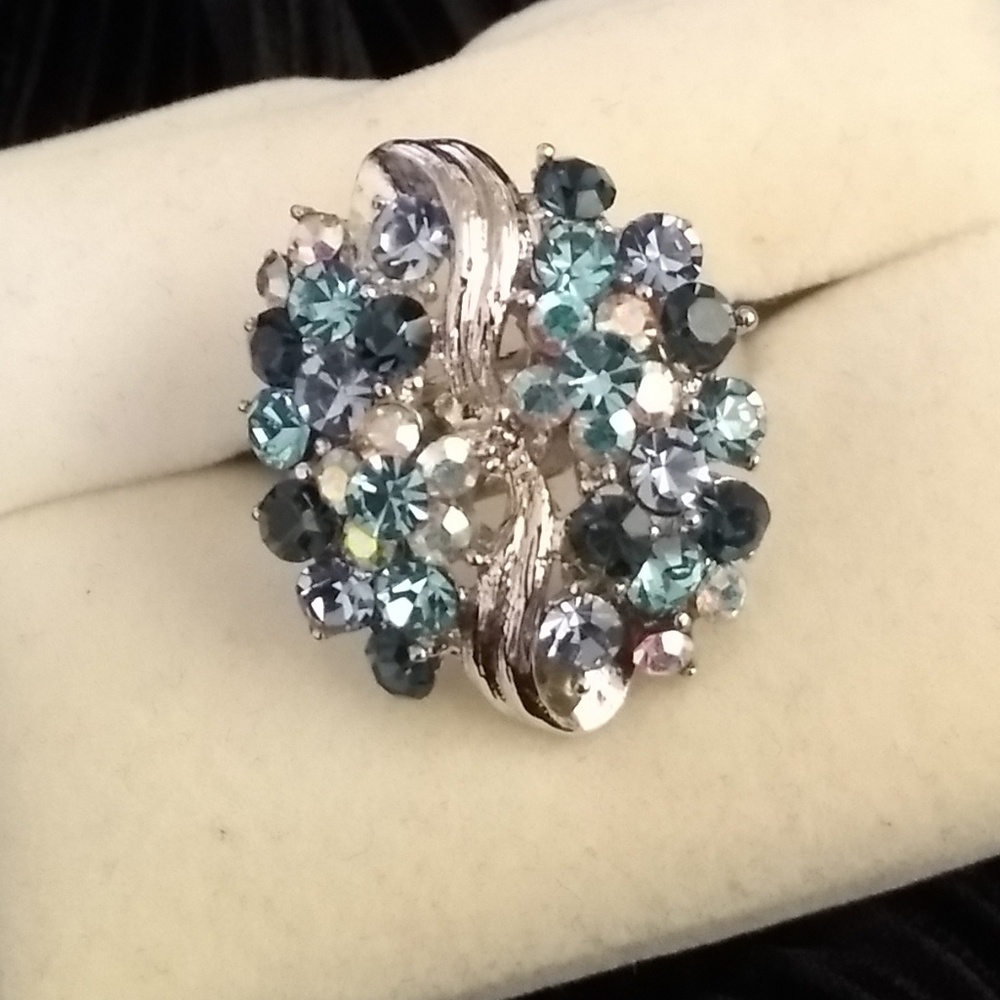 Blue and clear rhinestone adjustable ring